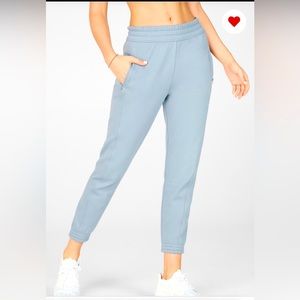 Fabletics Amelia Slim Sweatpant II, size small, grey